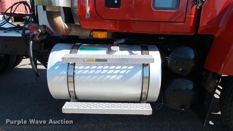 image for item DA1191 2005 Mack CHN613 semi truck