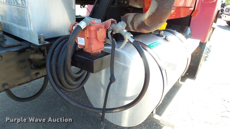 image for item DA1191 2005 Mack CHN613 semi truck