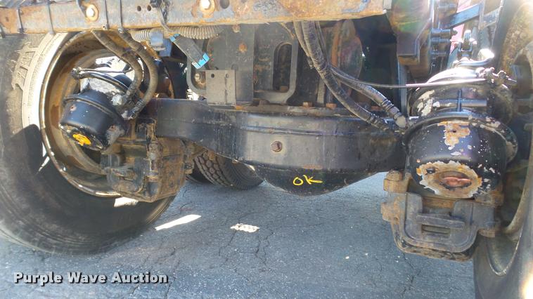 image for item DA1191 2005 Mack CHN613 semi truck