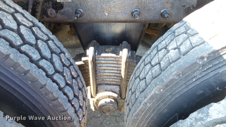 image for item DA1191 2005 Mack CHN613 semi truck