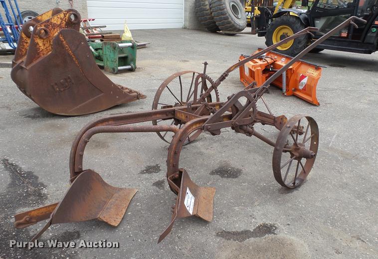 image for item DA1201 Two bottom plow