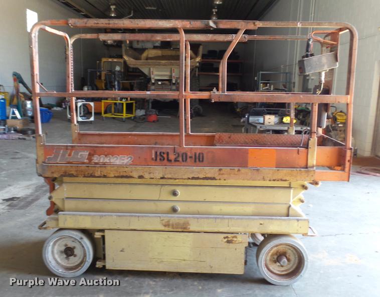 image for item DA1207 JLG 2032E2 scissor lift
