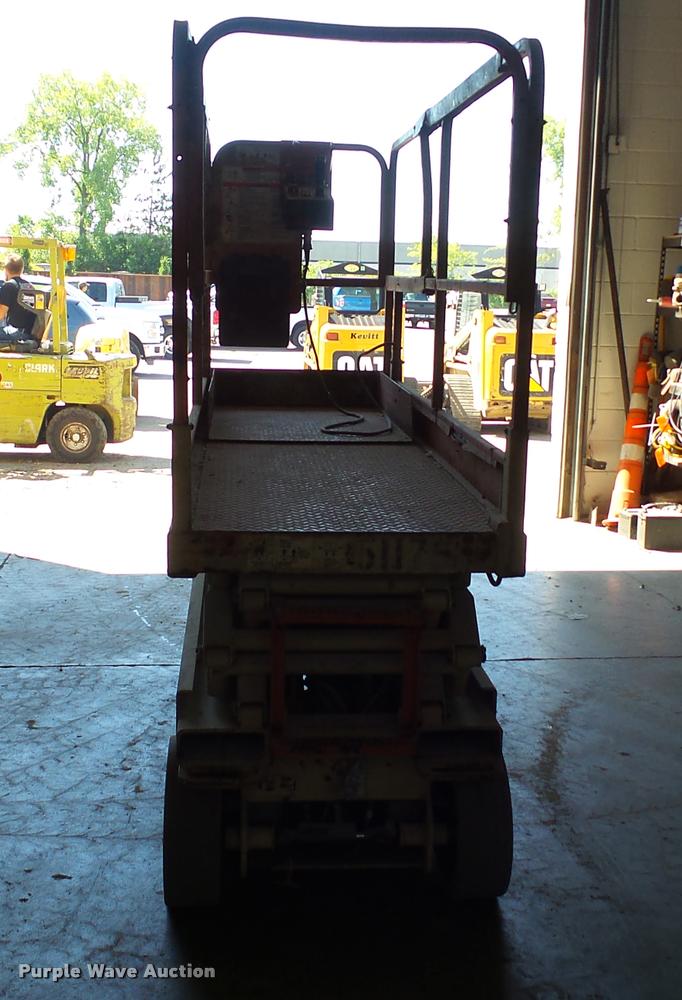 image for item DA1207 JLG 2032E2 scissor lift