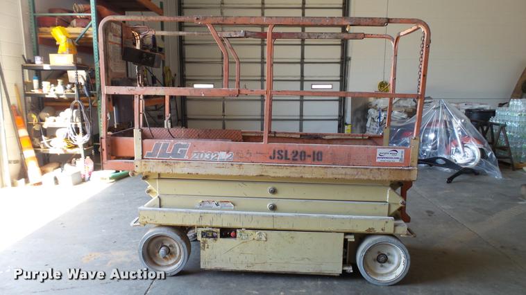 image for item DA1207 JLG 2032E2 scissor lift