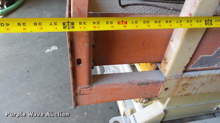 image for item DA1207 JLG 2032E2 scissor lift