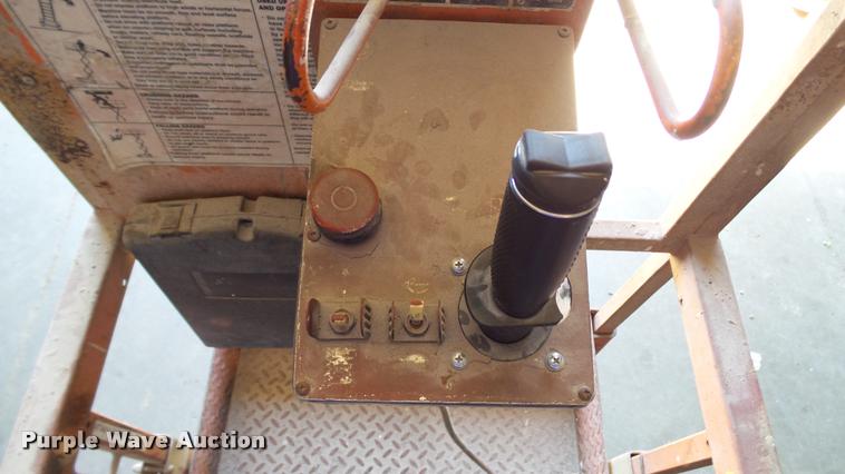 image for item DA1207 JLG 2032E2 scissor lift