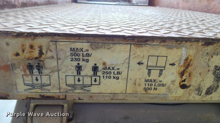 image for item DA1207 JLG 2032E2 scissor lift