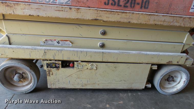 image for item DA1207 JLG 2032E2 scissor lift