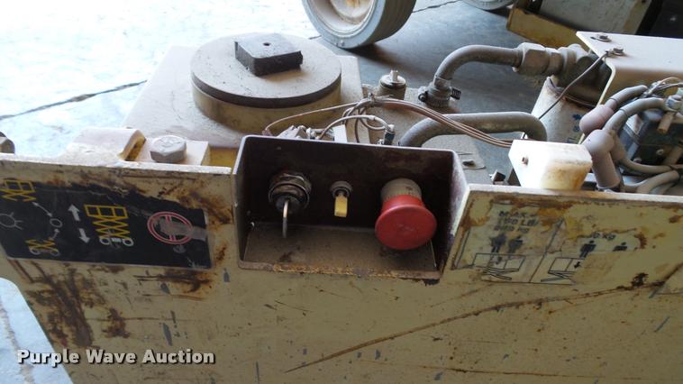 image for item DA1207 JLG 2032E2 scissor lift