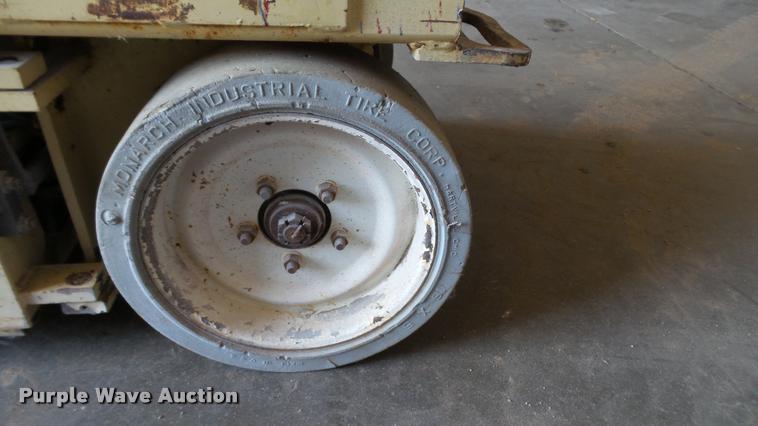 image for item DA1207 JLG 2032E2 scissor lift