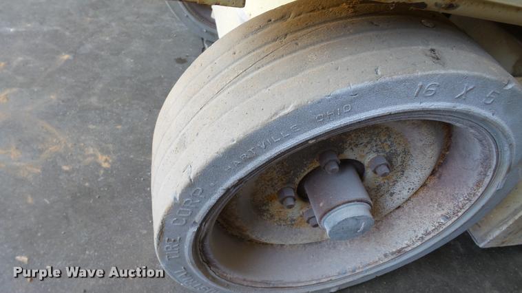 image for item DA1207 JLG 2032E2 scissor lift