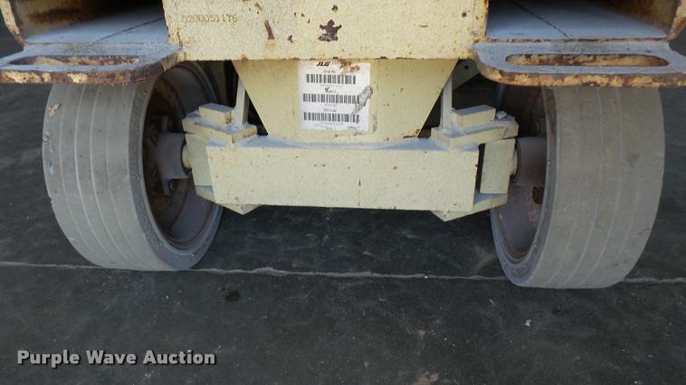 image for item DA1207 JLG 2032E2 scissor lift