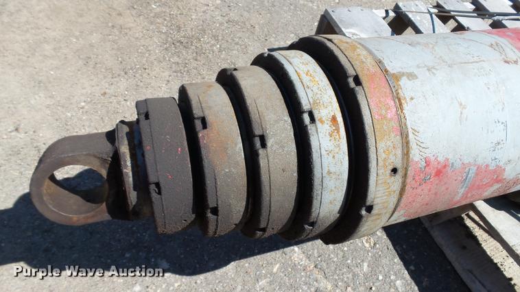 image for item DA1208 (2) hydraulic cylinders