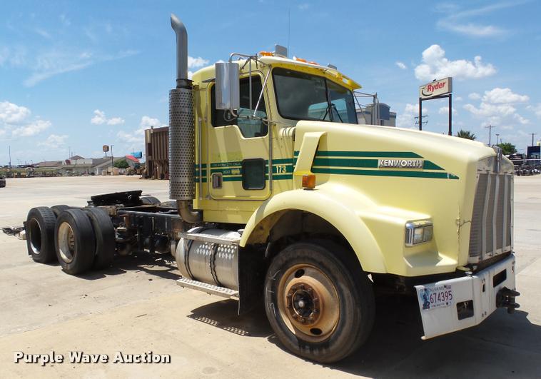 image for item DB4073 1999 Kenworth T800 semi truck