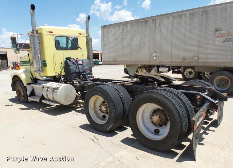 image for item DB4073 1999 Kenworth T800 semi truck