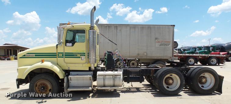 image for item DB4073 1999 Kenworth T800 semi truck