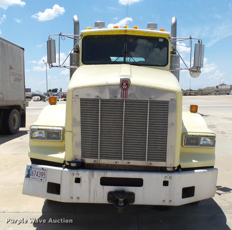 image for item DB4073 1999 Kenworth T800 semi truck