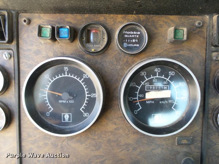 image for item DB4073 1999 Kenworth T800 semi truck