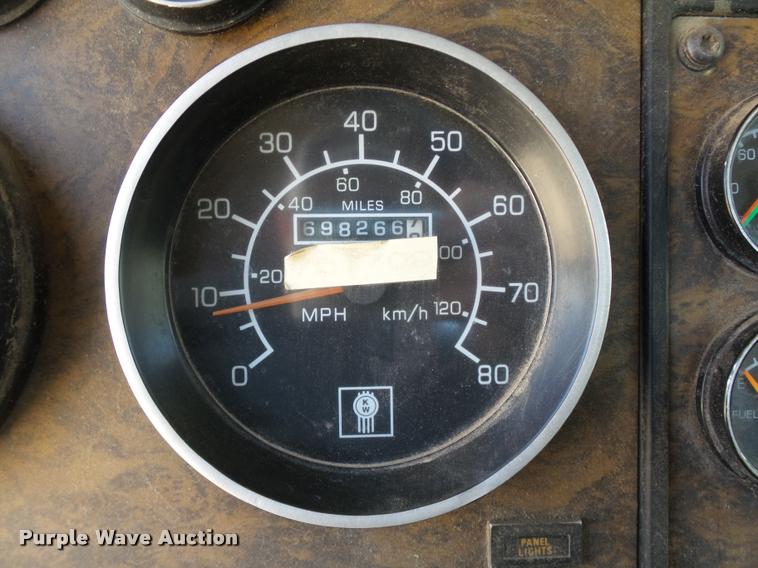 image for item DB4073 1999 Kenworth T800 semi truck