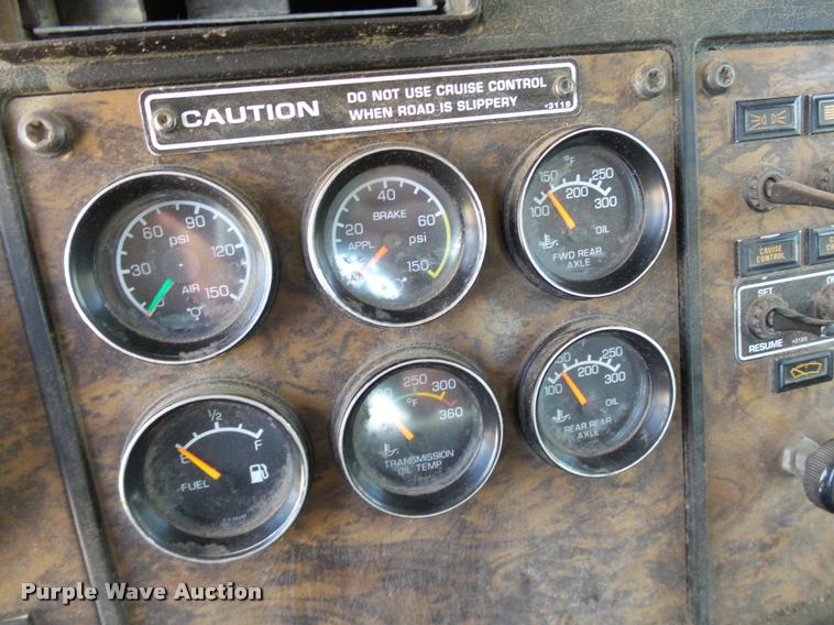 image for item DB4073 1999 Kenworth T800 semi truck