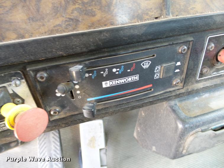 image for item DB4073 1999 Kenworth T800 semi truck