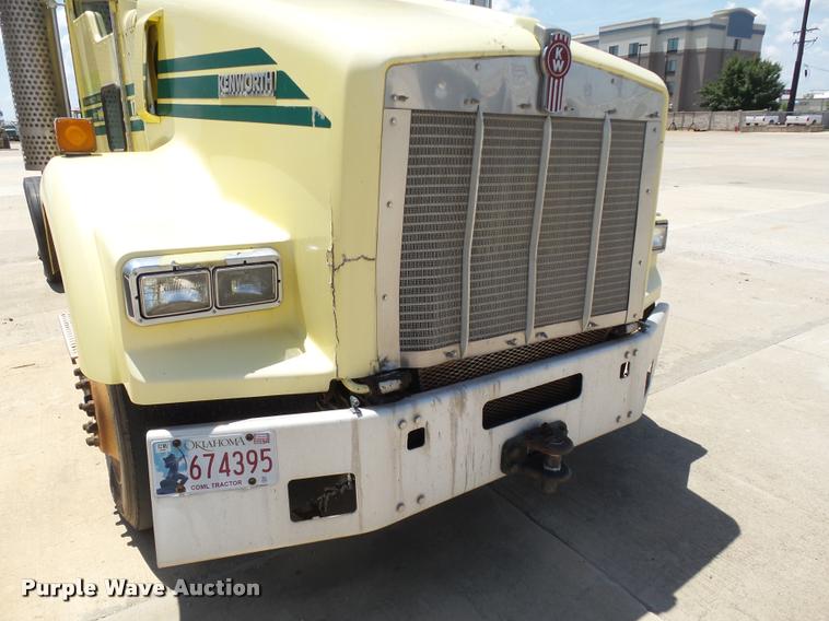 image for item DB4073 1999 Kenworth T800 semi truck