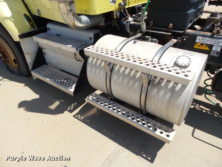 image for item DB4073 1999 Kenworth T800 semi truck