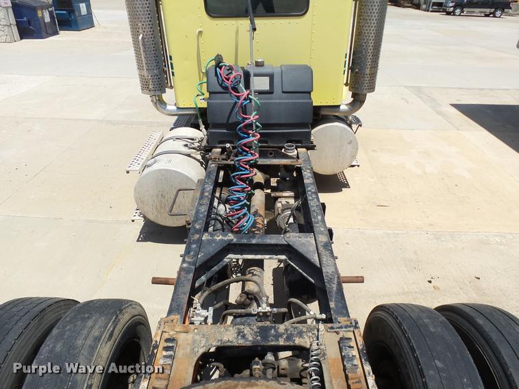 image for item DB4073 1999 Kenworth T800 semi truck