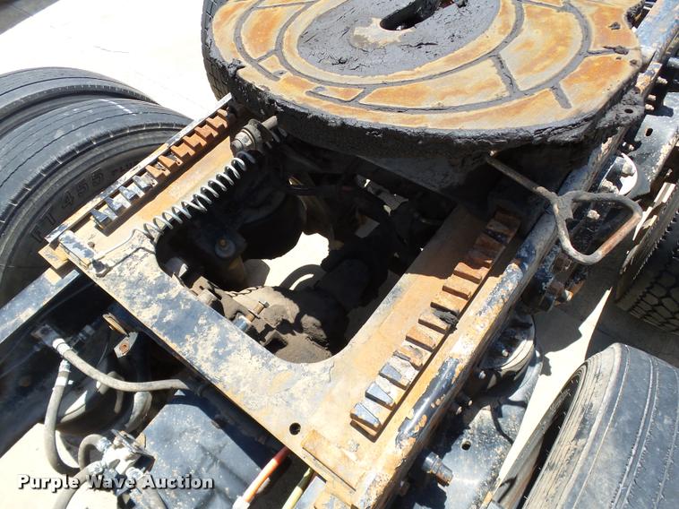 image for item DB4073 1999 Kenworth T800 semi truck