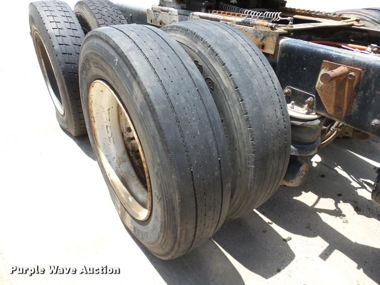 image for item DB4073 1999 Kenworth T800 semi truck