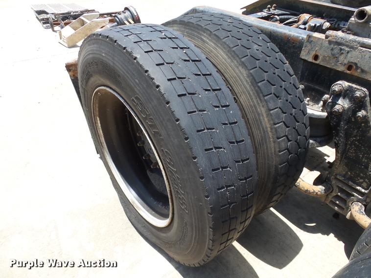 image for item DB4073 1999 Kenworth T800 semi truck