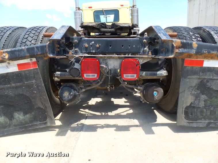 image for item DB4073 1999 Kenworth T800 semi truck