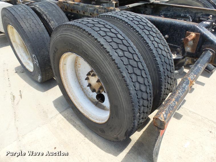 image for item DB4073 1999 Kenworth T800 semi truck