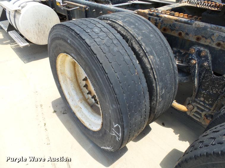 image for item DB4073 1999 Kenworth T800 semi truck