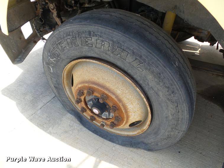 image for item DB4073 1999 Kenworth T800 semi truck