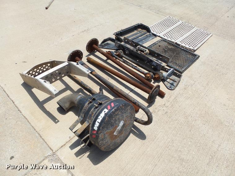 image for item DB4073 1999 Kenworth T800 semi truck