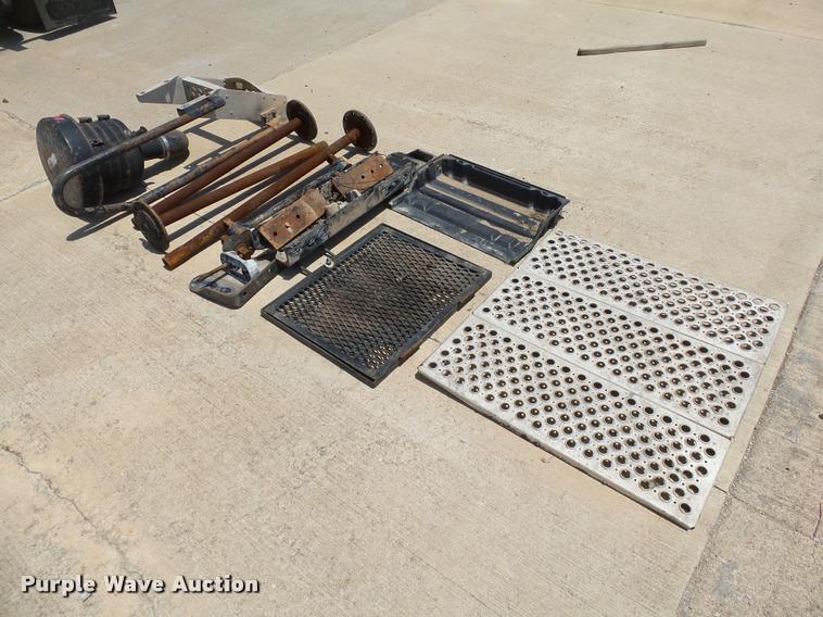 image for item DB4073 1999 Kenworth T800 semi truck