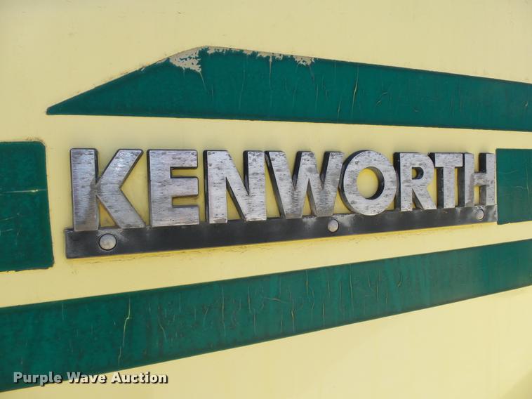 image for item DB4073 1999 Kenworth T800 semi truck