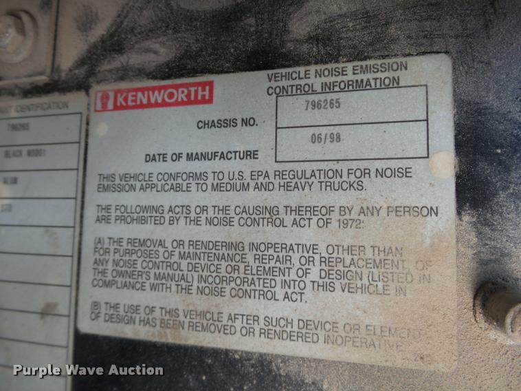 image for item DB4073 1999 Kenworth T800 semi truck