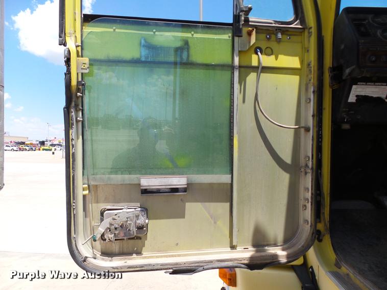 image for item DB4074 1996 Freightliner FLD semi truck