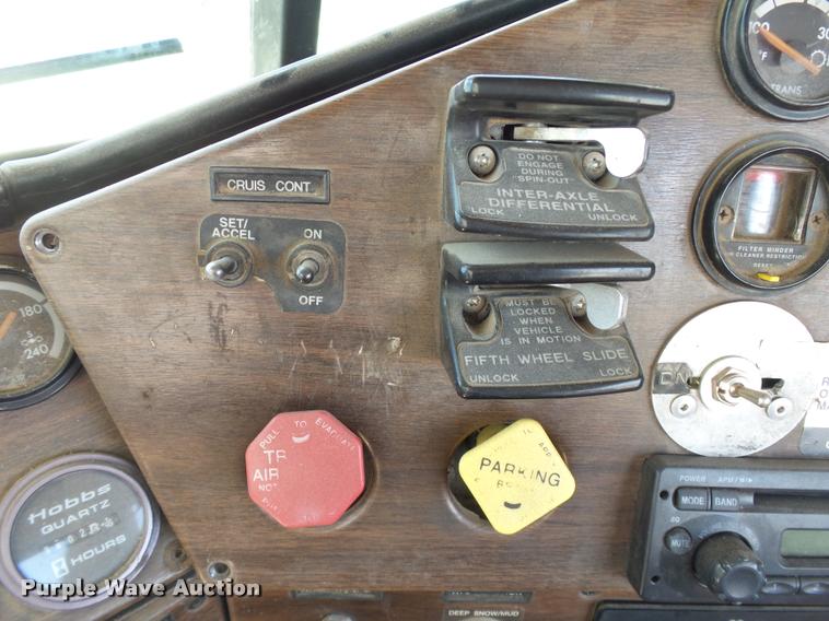 image for item DB4074 1996 Freightliner FLD semi truck