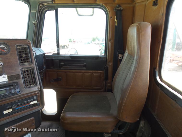 image for item DB4074 1996 Freightliner FLD semi truck