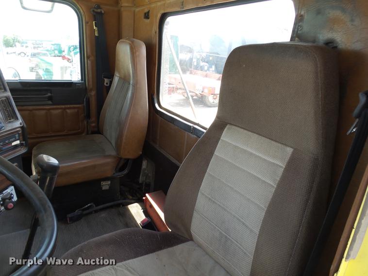 image for item DB4074 1996 Freightliner FLD semi truck