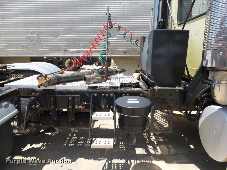 image for item DB4074 1996 Freightliner FLD semi truck