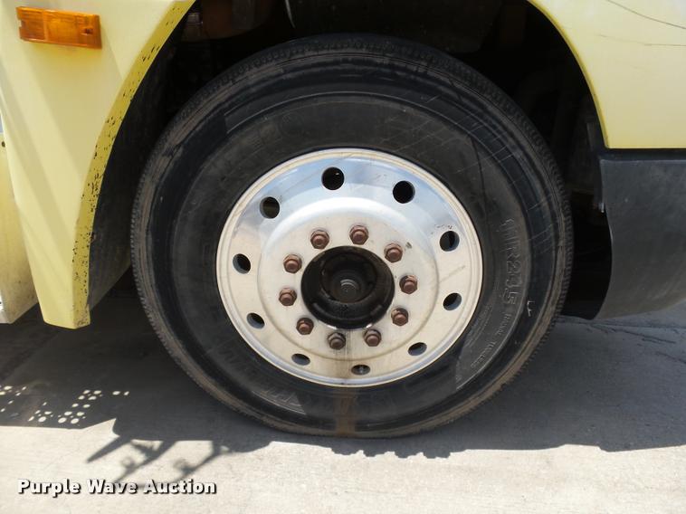 image for item DB4074 1996 Freightliner FLD semi truck