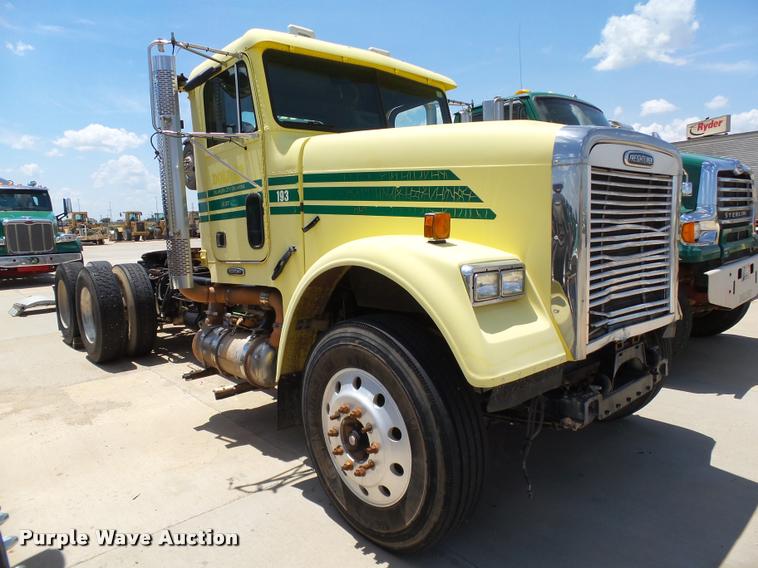 image for item DB4075 2009 Freightliner FLD120 SD semi truck