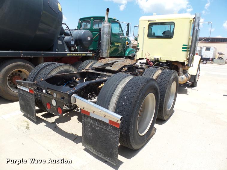 image for item DB4075 2009 Freightliner FLD120 SD semi truck