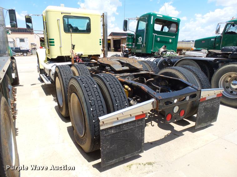 image for item DB4075 2009 Freightliner FLD120 SD semi truck