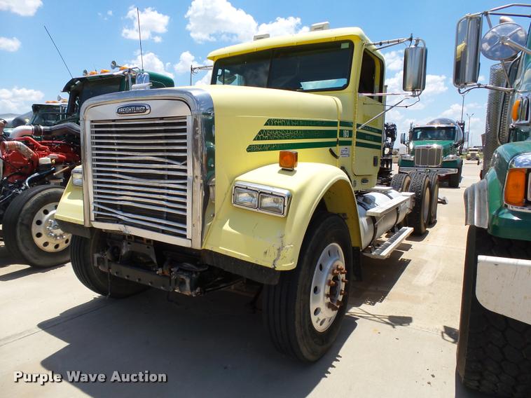 image for item DB4075 2009 Freightliner FLD120 SD semi truck