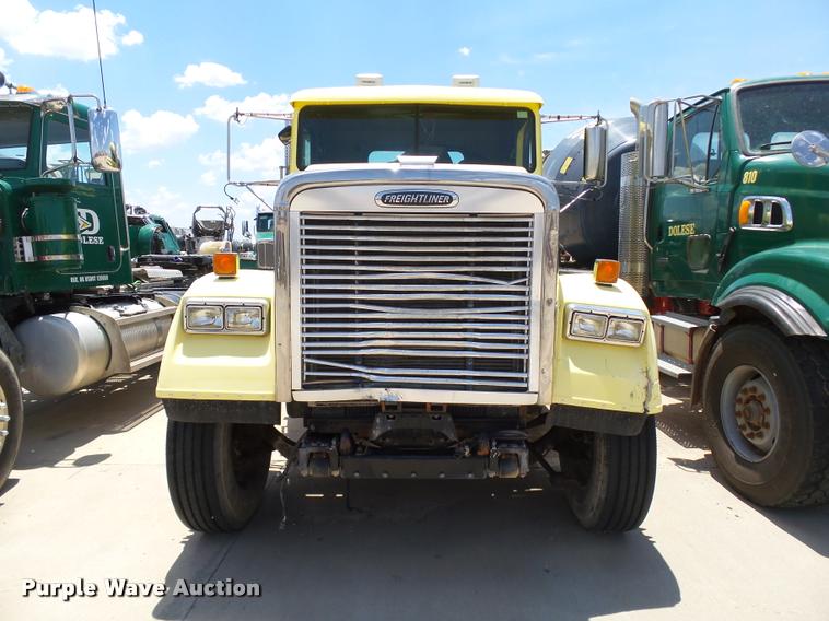 image for item DB4075 2009 Freightliner FLD120 SD semi truck